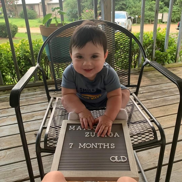 Meet your Posher, Cheyenne - Picture 2 of 2